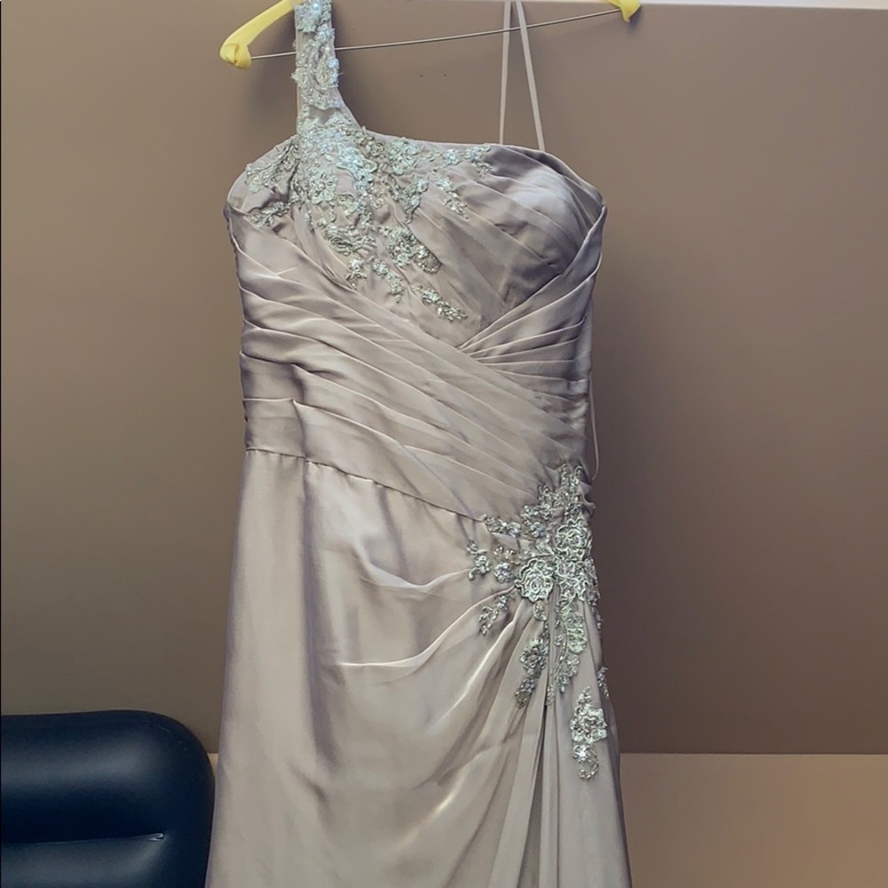 Dress - Picture 3 of 3